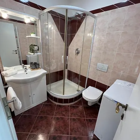 Apartment Oskar Podstrana